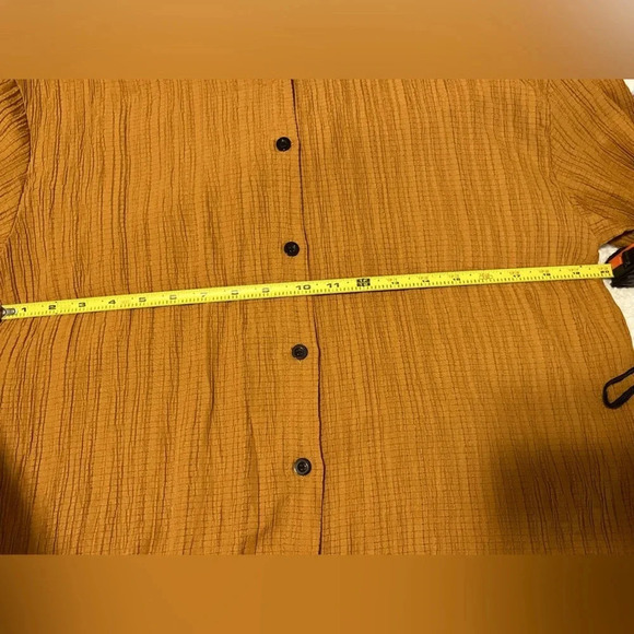 Elegant Gold Button up Long sleeve Blouse size XL loose fitting flared hem - Picture 16 of 16